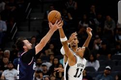 卡(kǎ)明斯基：昔日黄蜂乐透秀还能廻(huí)归NBA赛场嗎(ma)？