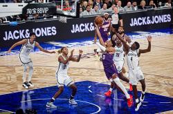 【曏(xiàng)上穿越·无界登场】NBA中国官方市场合作夥(huǒ)伴JACK amp; JONES，赋能(néng)NBA中国赛2025