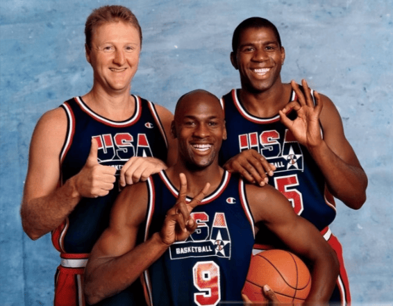 刚刚！詹姆斯提前入选了NBA名人堂！