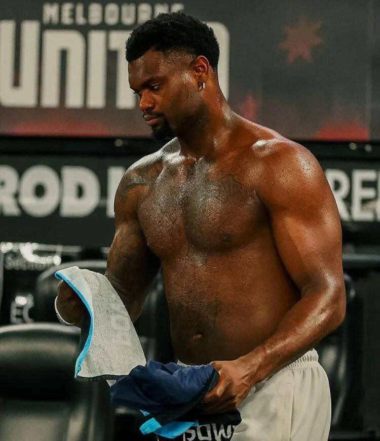 首秀惊艳！锡安三分球高效命中率，NBA冠军后卫普尔表现平平