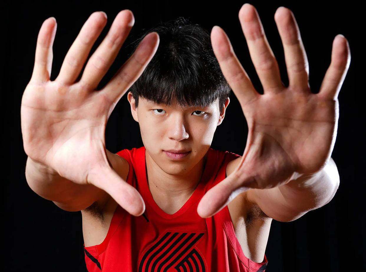 杨瀚森荣登NBA新秀70分，圆梦最佳新秀殿堂，球迷激动不已