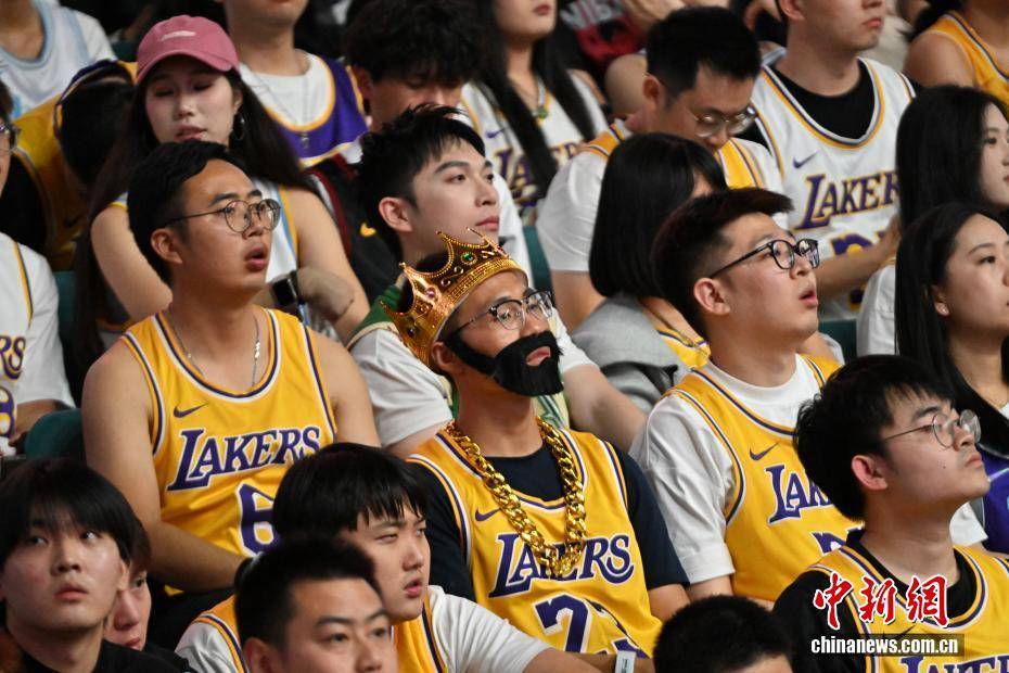 NBA球员勒布朗·詹姆斯到访四川成都