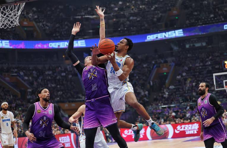 NBA赛季白热化,各队激烈争季后赛席位与排名