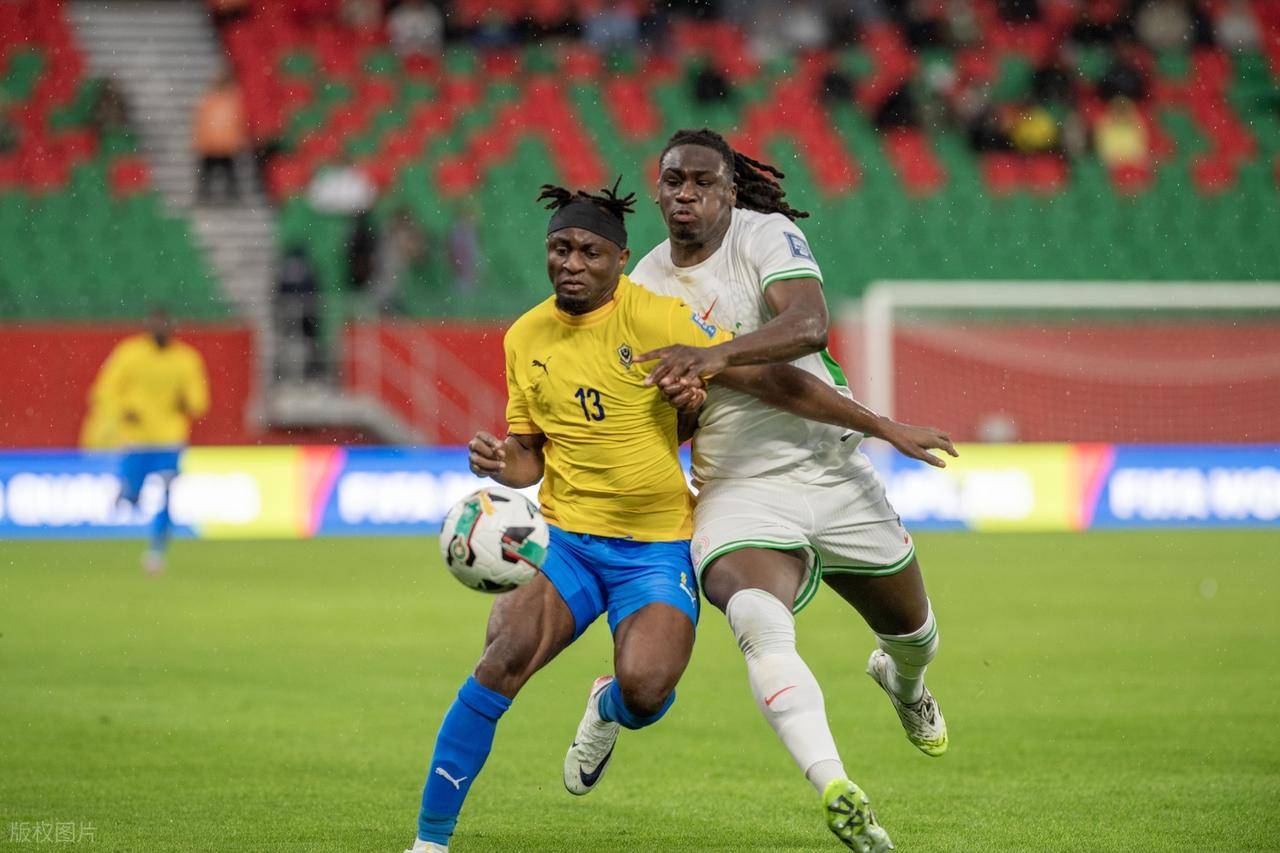 世预赛：4-1，奥斯梅恩无敌双响炮，尼日利亚晋级非洲附加赛决赛
