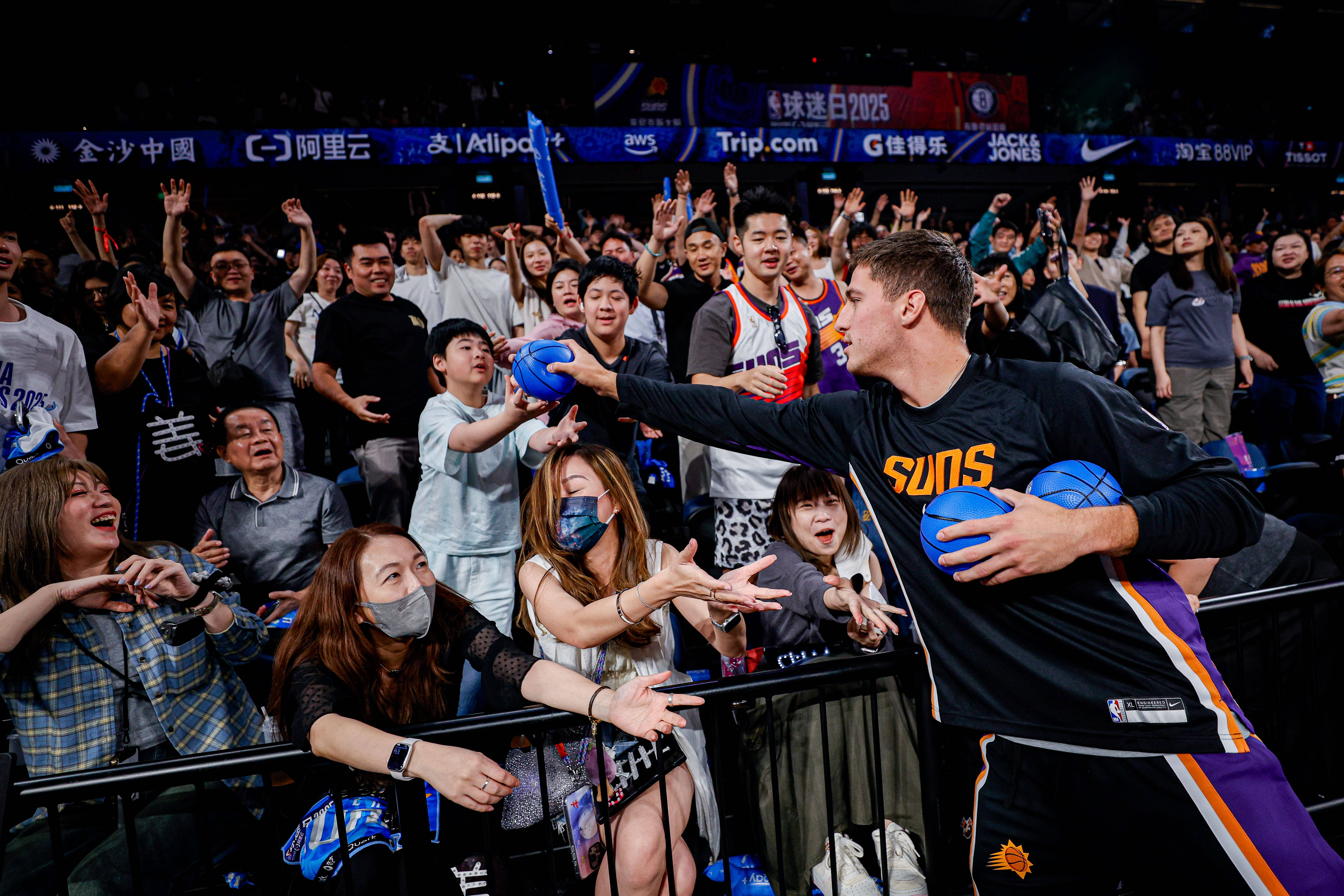 【向上穿越·无界登场】NBA中国官方市场合作伙伴JACK &amp; JONES，赋能NBA中国赛2025