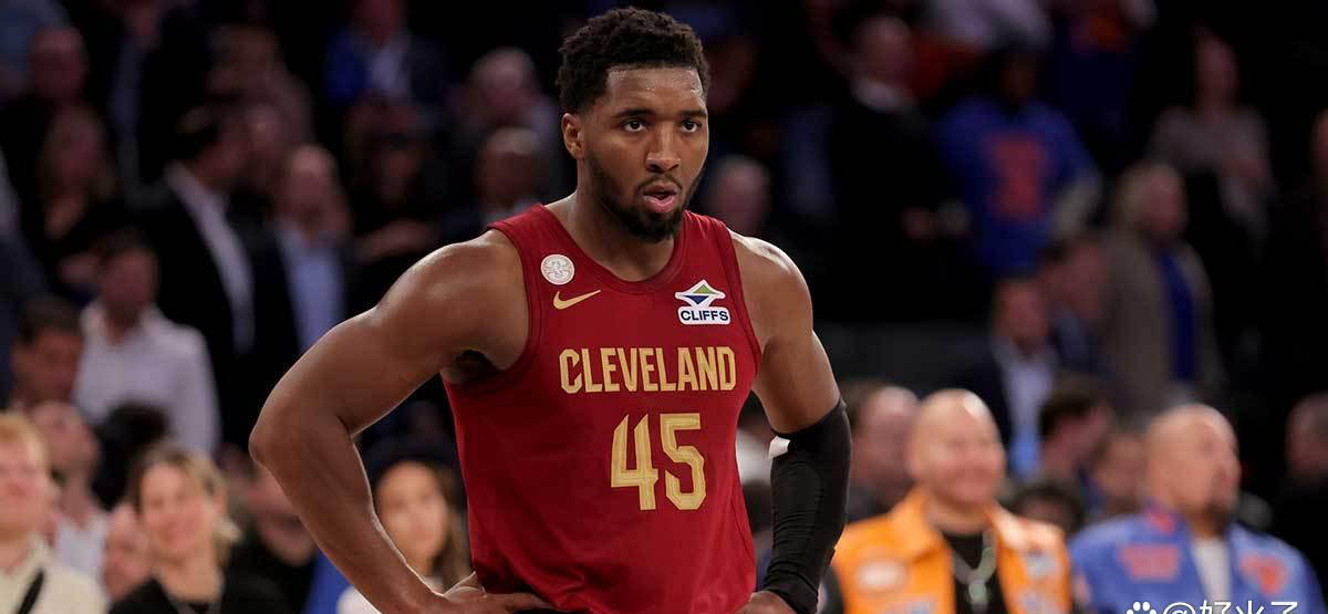 多诺万·米切尔应对球场冲突,表现镇定